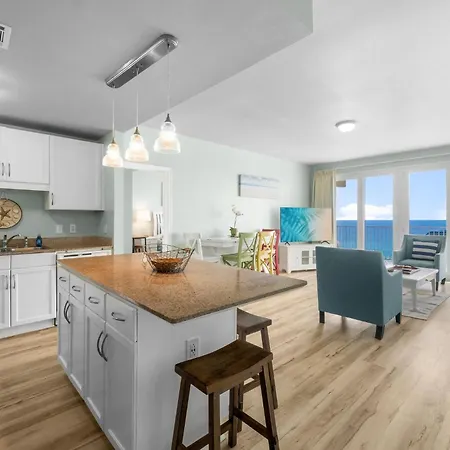 Beach & Ocean Views! Steps To Beach & Dining, Sleeps 9! Dolce Vita Getaways Pcb